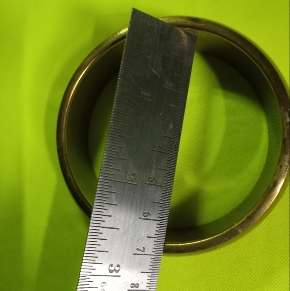 Brass lucite flower 🌸 floral lace Bangle bracelet has small dent & small crack. - Picture 4 of 7